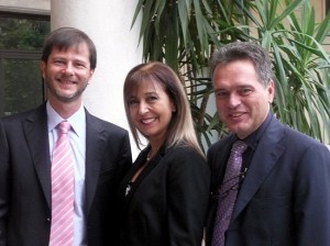 Irma Becerra-Fernandez flanked by conference co-chairs Ettore Bolisani, left and Enrico Scarso, right