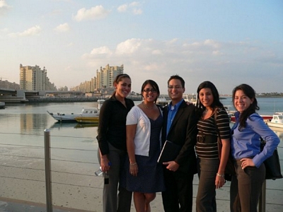 From left to right: Patricia Ortiz, Gloria Leon, Robert Marksmeier, Eliane Caicedo and Carla Rospigliosi following the visit with real estate development corporation Nakheel, with part of the Palm Island Tower in the background