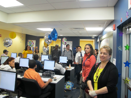 FIU Business staff members, including Annabelle Rojas and Yanyn San Luis (BA ’10). student and alumni relations coordinator, were part of the “thank you” delegation.