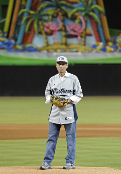 Tony Argiz prepares to pitch.