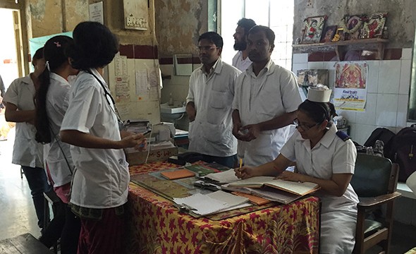 fiu-students-india-hospital-trip