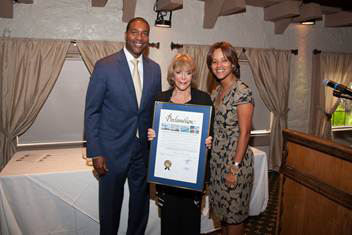 SBDC at FIU consultant Marjorie Weber receives the MBL Legacy Award at the first annual SCORE Miami Business & Leadership Awards