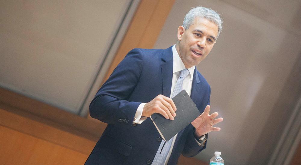 Maldonado, an FIU Business Hall of Fame inductee, speaks to FIU College of Business students.